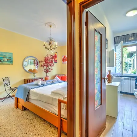 Cozy 50 Mt From - Happy Apartmán *