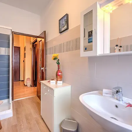 Apartmán Cozy 50 Mt From - Happy Meina