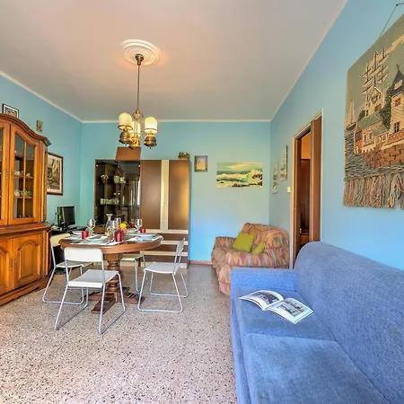 Cozy 50 Mt From - Happy Apartmán *